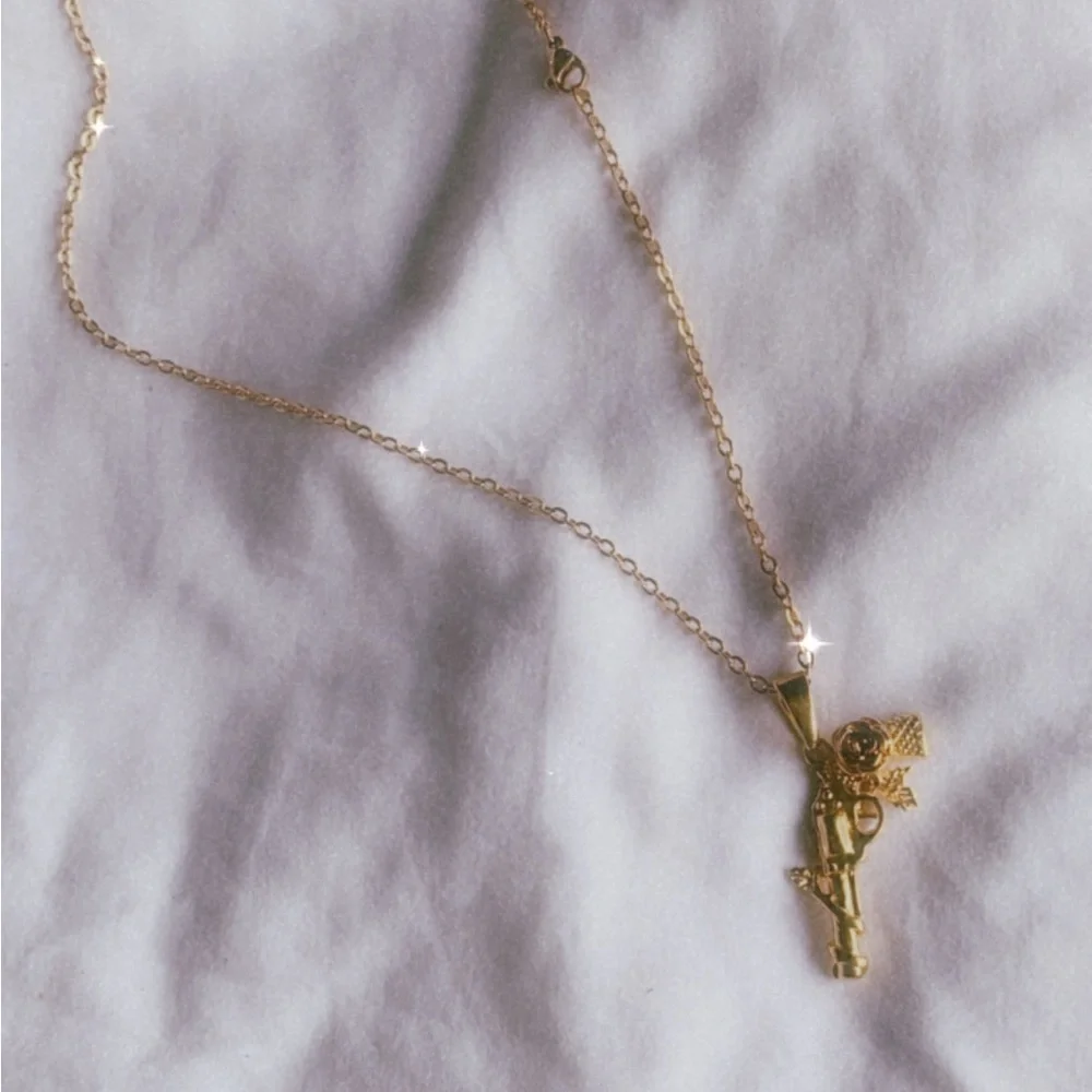Guns & Roses Necklace - Picture 2 of 4